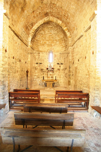 Besalu-Church-2-Inside.jpg