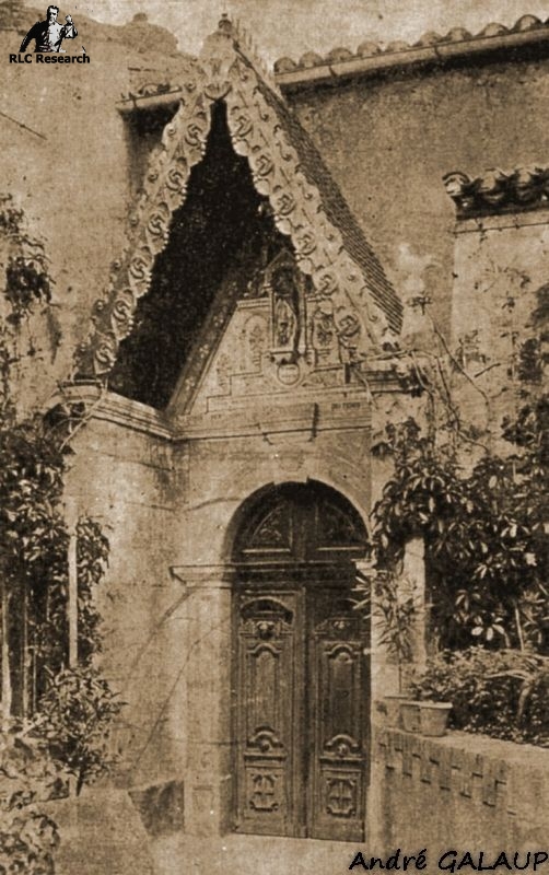 Church Porch ©André Galaup